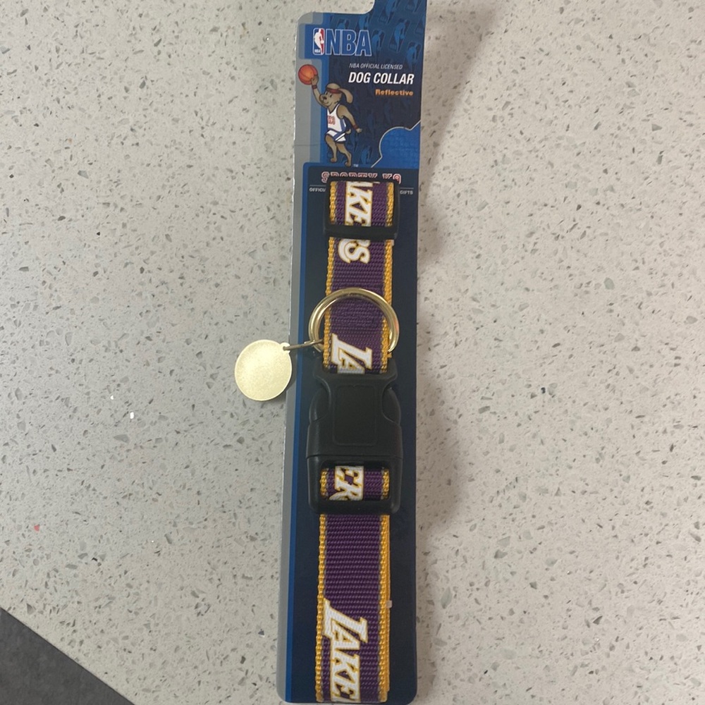 Medium/large Lakers Dog Collar - new